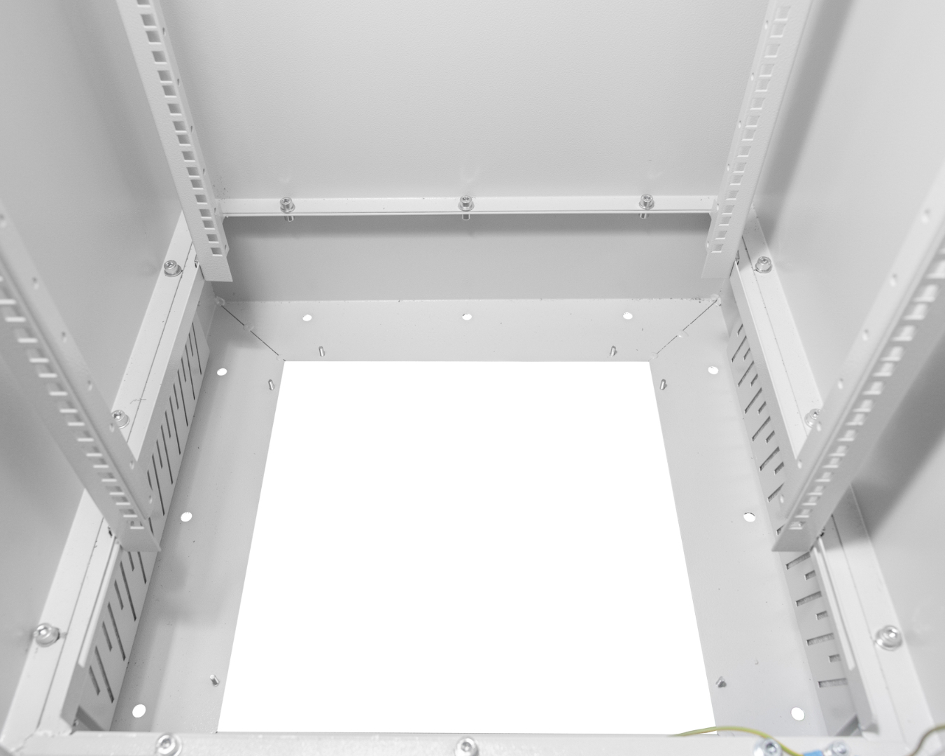 Outdoor cabinets - free-standing: SZW-610/1160/610-P-19"-18U-S-R7035